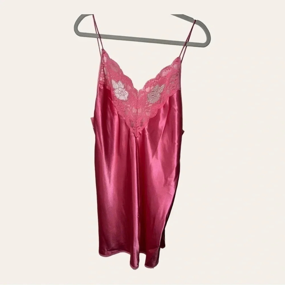 0298. VINTAGE WENDY ANN MADE IN USA PINK SLIP SPAGHETTI STRAPS LACE V NECKLINE